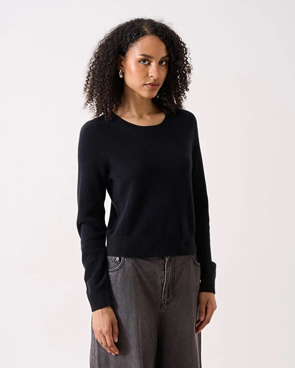 ABSOLUT CASHMERE CARLIE SHORT ROUND NECK SWEATER